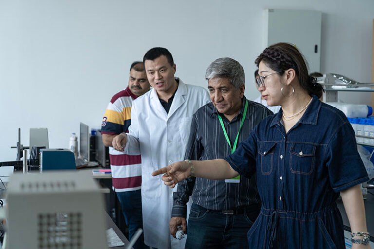 Zovae-Customers-Visiting-lab