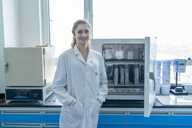 Zovae-advanced-equipment-in-application-lab