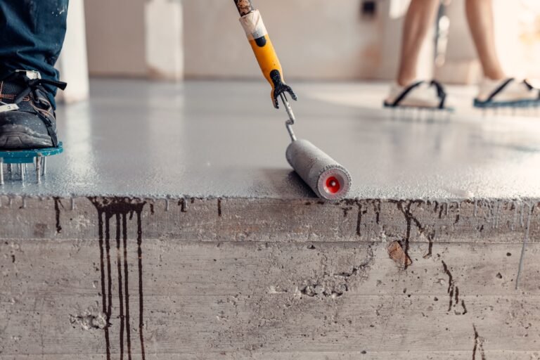 apply grey epoxy resin in an industrial hall