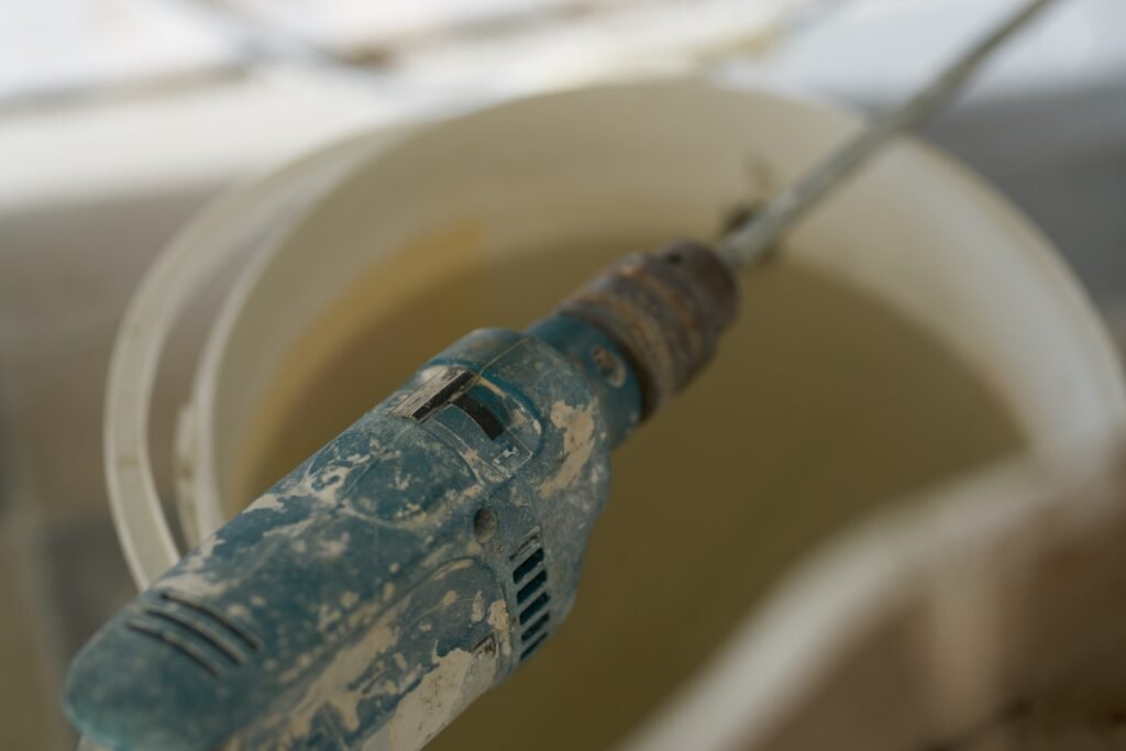 Drill mixer stirring repair mortar