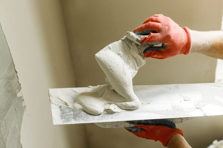 worker-plastering-walls-with-gypsum-plaster-and-spatula
