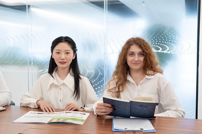 zovae-sales-managers-in-meeting-room